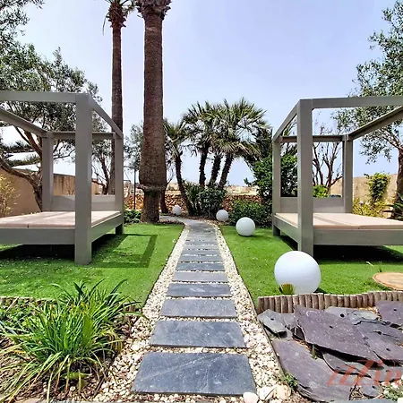 Villa Stunning 6-bed Gozo Private Pool & Tropical Oasis