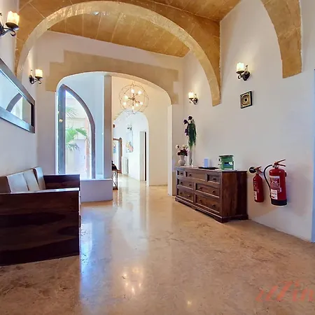 Villa Stunning 6-bed Gozo Private Pool & Tropical Oasis Gharb (Gozo)