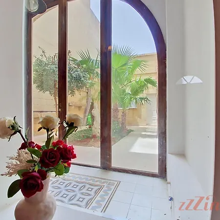 Villa Stunning 6-bed Gozo Private Pool & Tropical Oasis