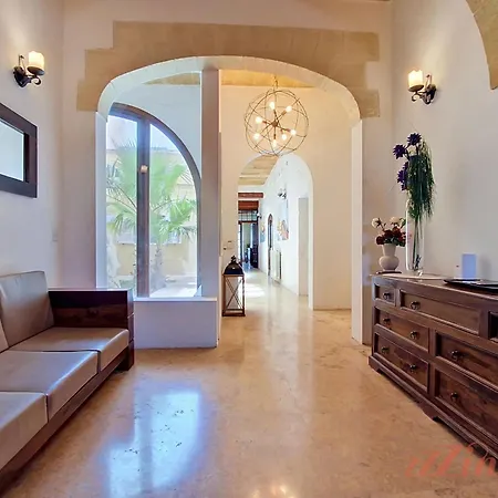 Stunning 6-bed Gozo Private Pool & Tropical Oasis Villa
