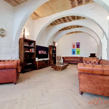 Stunning 6-bed Gozo Private Pool & Tropical Oasis Villa Gharb (Gozo)