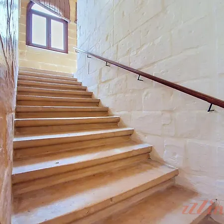 Villa Stunning 6-bed Gozo Private Pool & Tropical Oasis